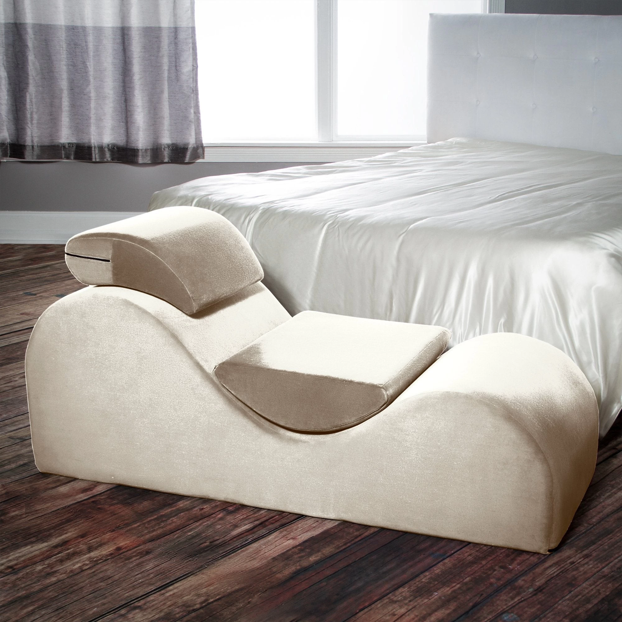 Liberator Esse Sensual Lounge Chair - Image 12