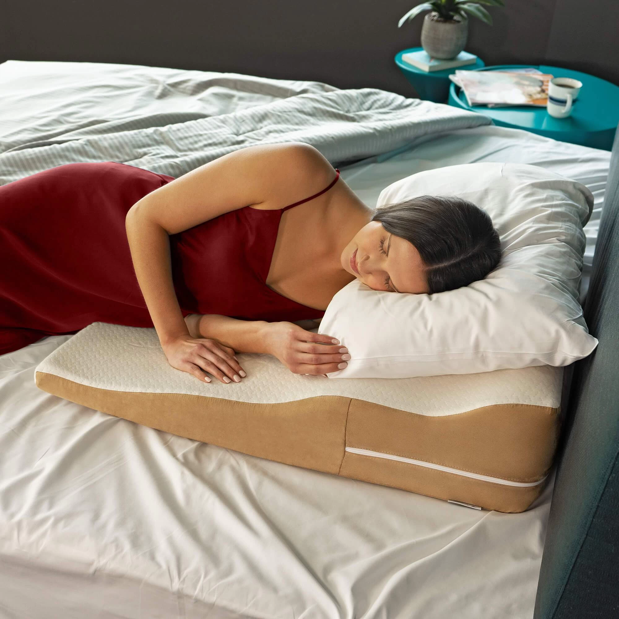 Avana Wavy Memory Foam Contoured Bed Wedge Acid Reflux Pillow - Image 9
